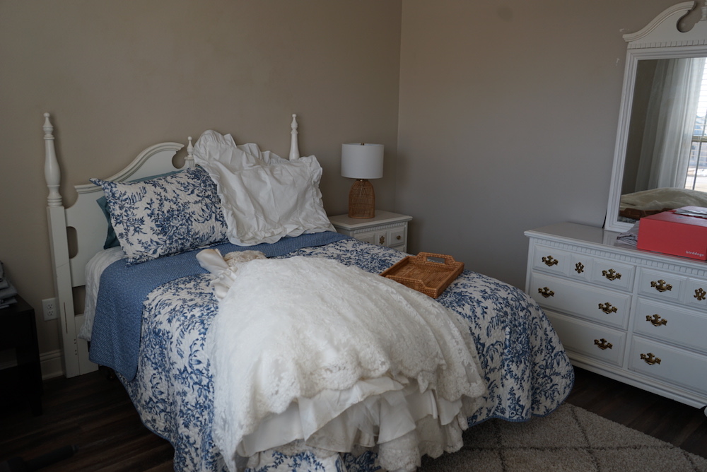 Guest bedroom before photo