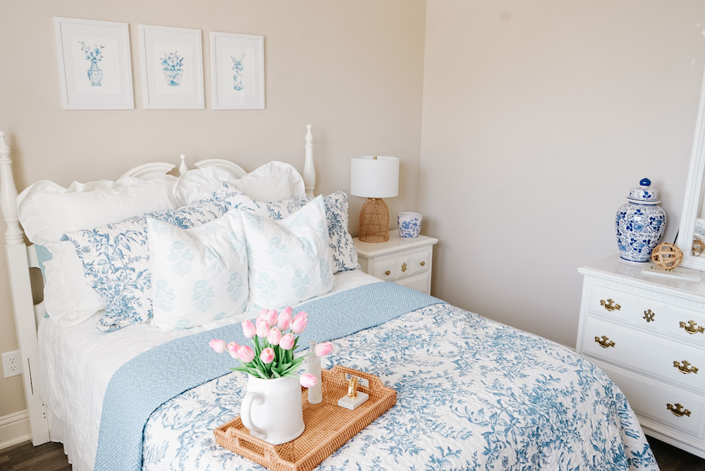 blue and white bedroom decor