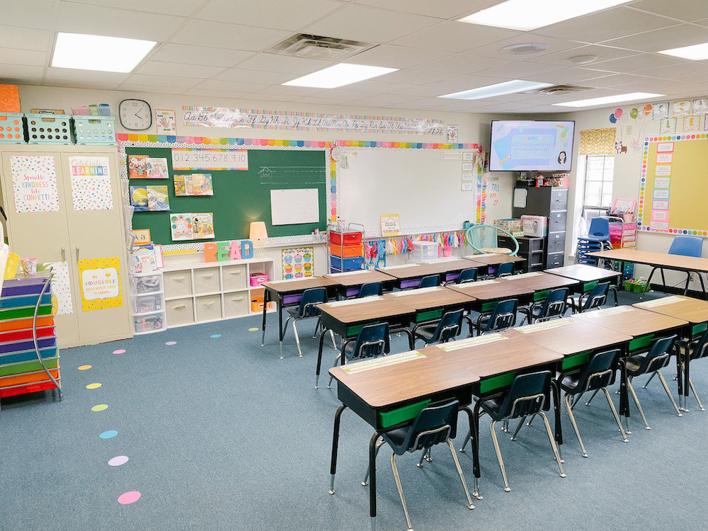 Kindergarten classroom desks and whiteboard/chalkboard decor